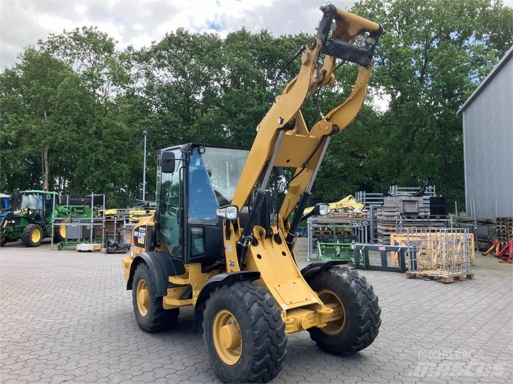 CAT 907 Фронтальні навантажувачі