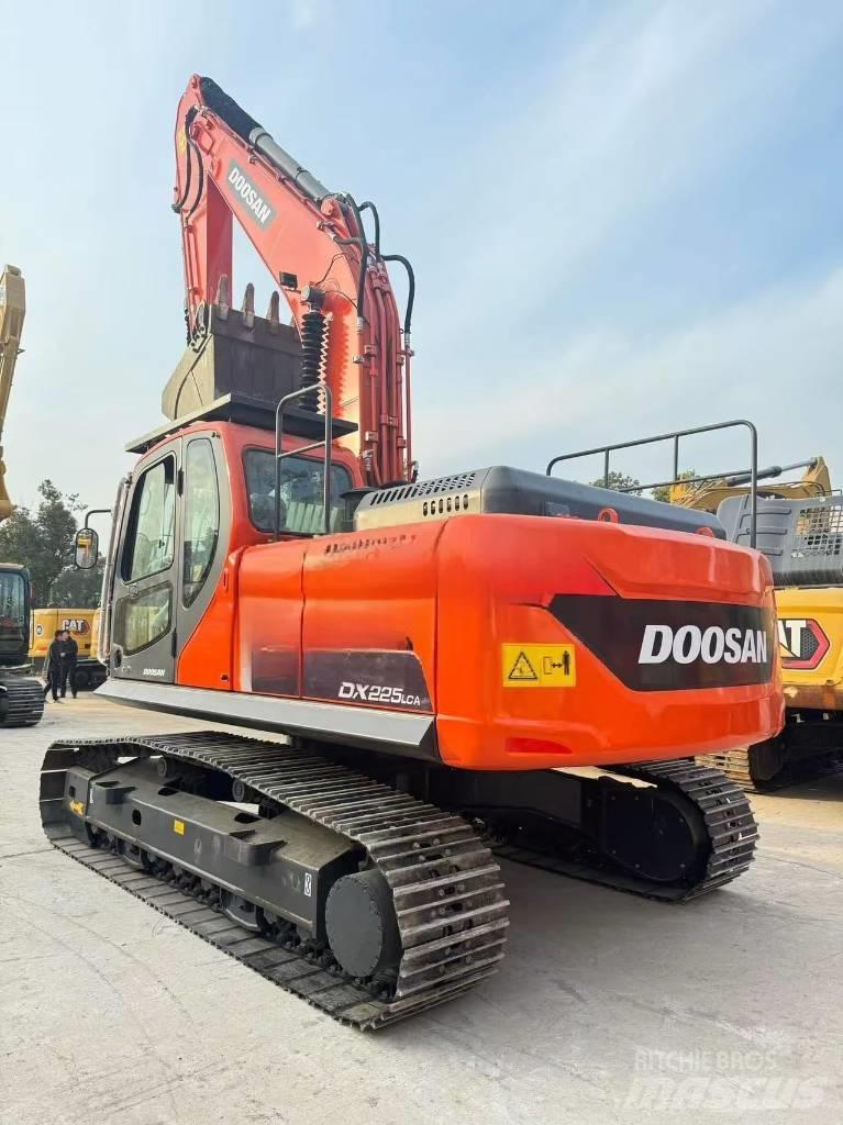Doosan DX 225 LCA Середні екскаватори 7т. - 12т.