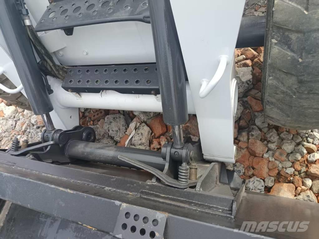 Bobcat S 220 Міні-навантажувачі