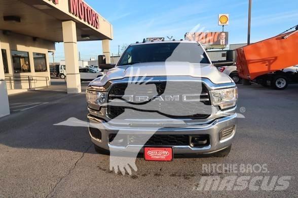 RAM 3500 HD Вантажівки-платформи/бокове розвантаження