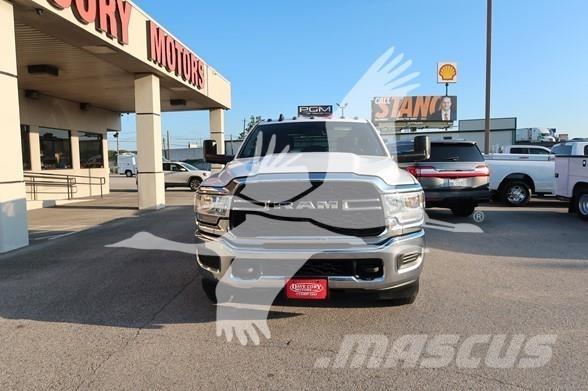 RAM 3500 HD Вантажівки-платформи/бокове розвантаження