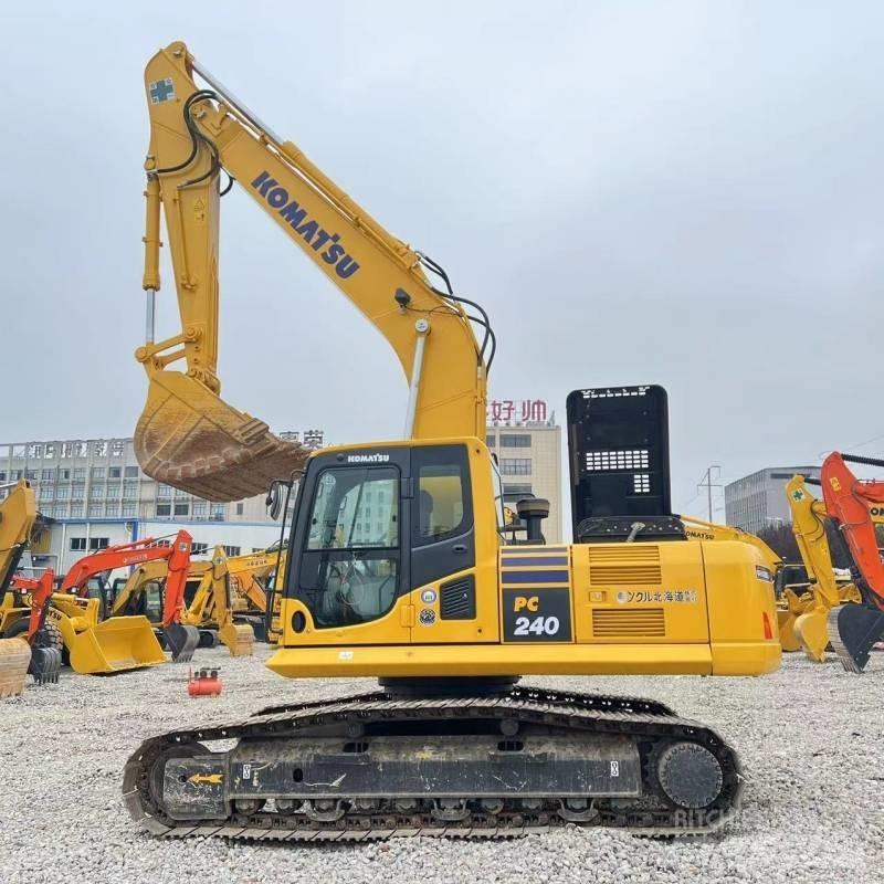 Komatsu PC240 Гусеничні екскаватори