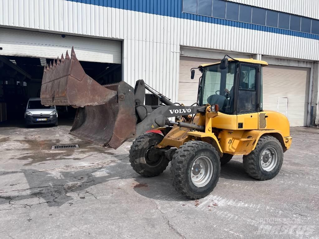 Volvo L 30 B Фронтальні навантажувачі
