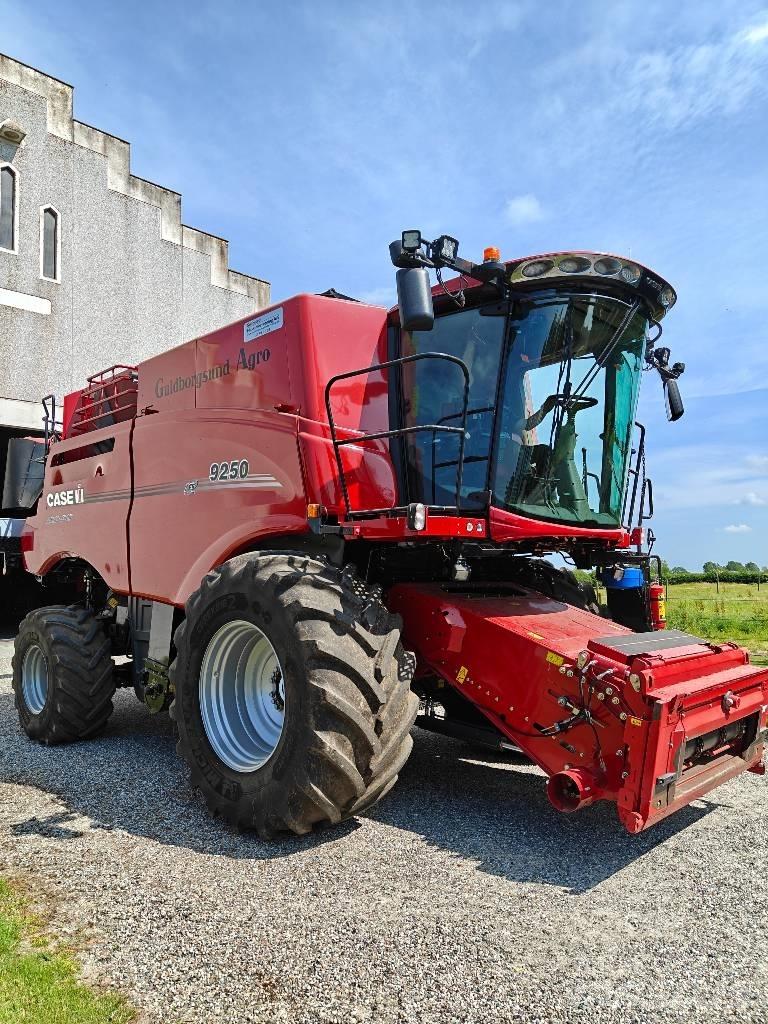 Case IH 9250 Зернозбиральні комбайни