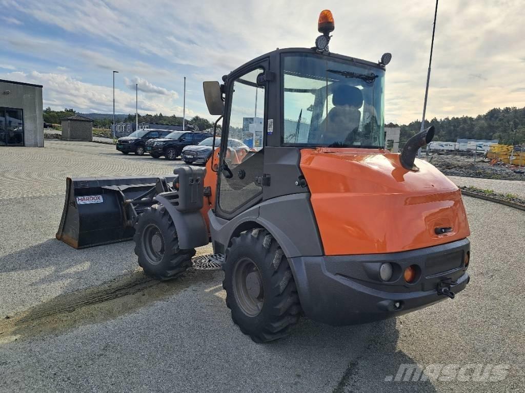 Hitachi ZW 75 Фронтальні навантажувачі
