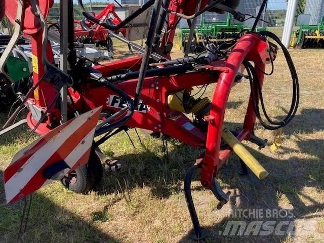 Fella TH 900 Hydro Граблі і сінозворушувачі