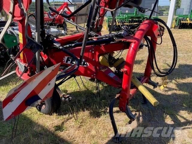 Fella TH 900 Hydro Граблі і сінозворушувачі