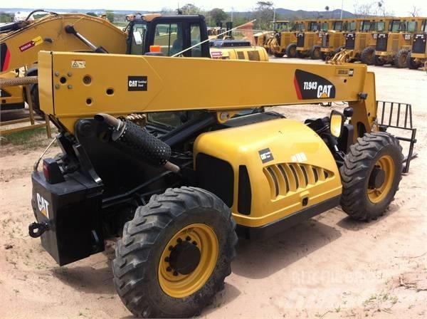 CAT TL943 (M51936) Телескопічні навантажувачі