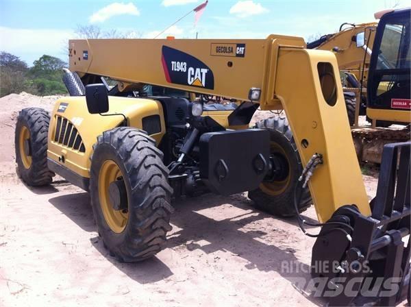 CAT TL943 (M51936) Телескопічні навантажувачі