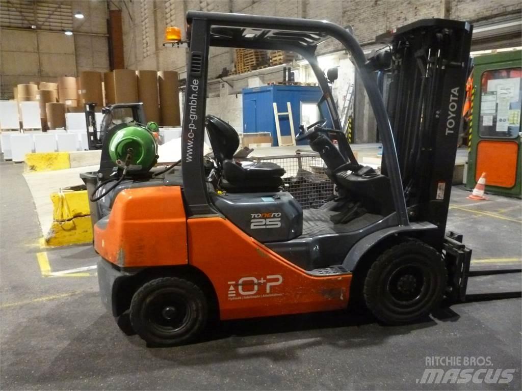 Toyota 02-8FGF25 Газові навантажувачі