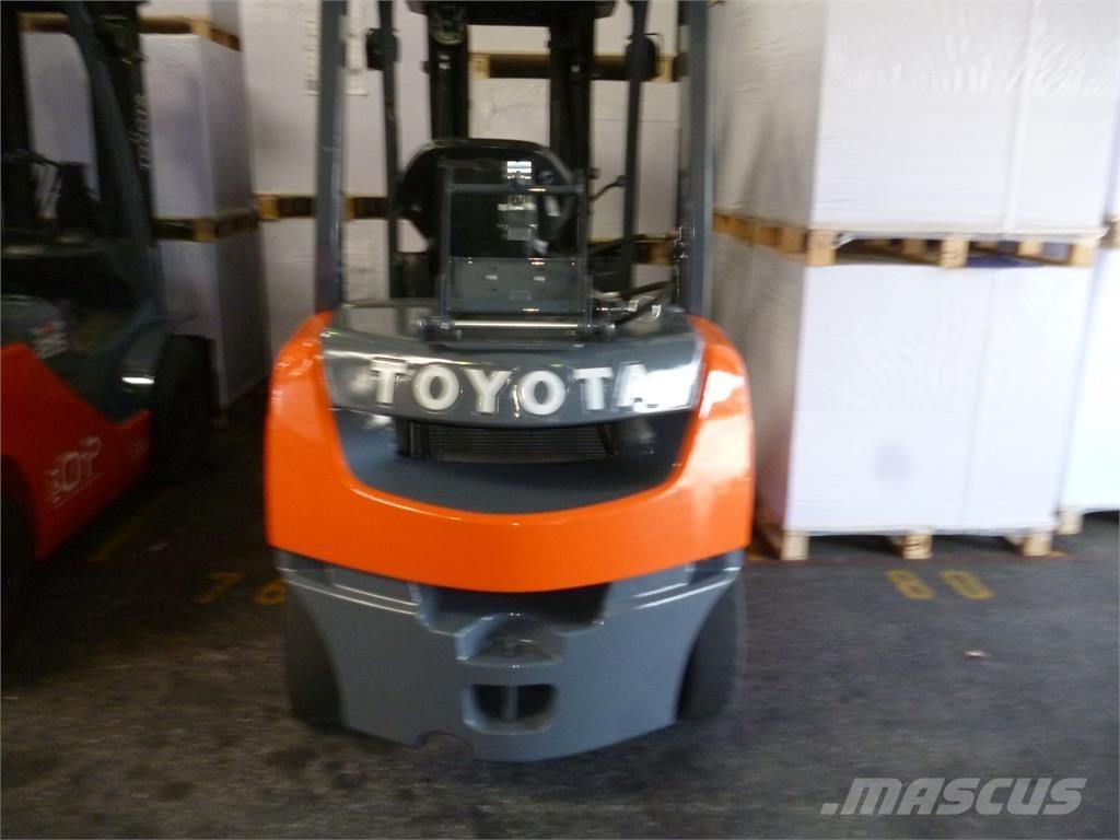 Toyota 02-8FGF25 Газові навантажувачі
