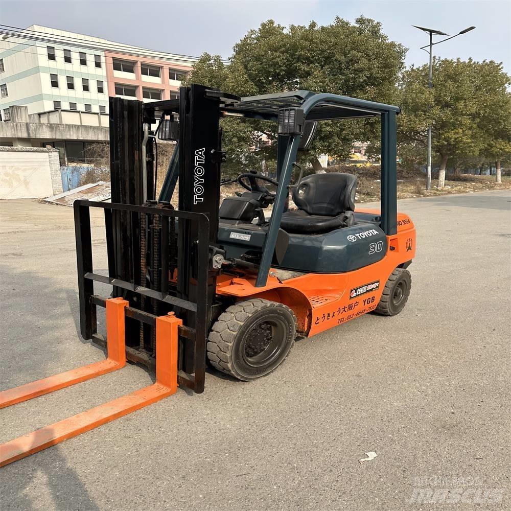 Toyota 02-7 FD F 30 Дизельні навантажувачі