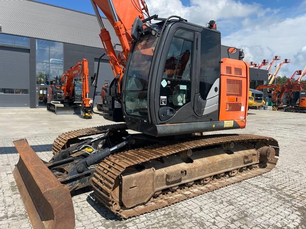 Hitachi ZX225USLC-5 Гусеничні екскаватори