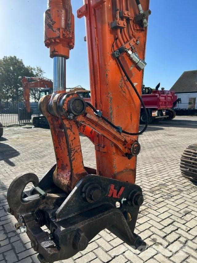 Hitachi ZX 130 Гусеничні екскаватори