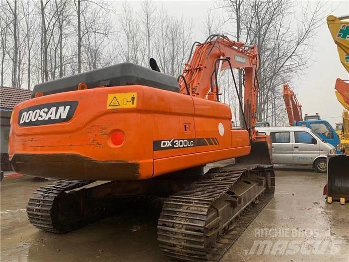 Doosan dx300 Гусеничні екскаватори