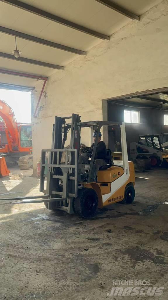 TCM FD 25 Дизельні навантажувачі