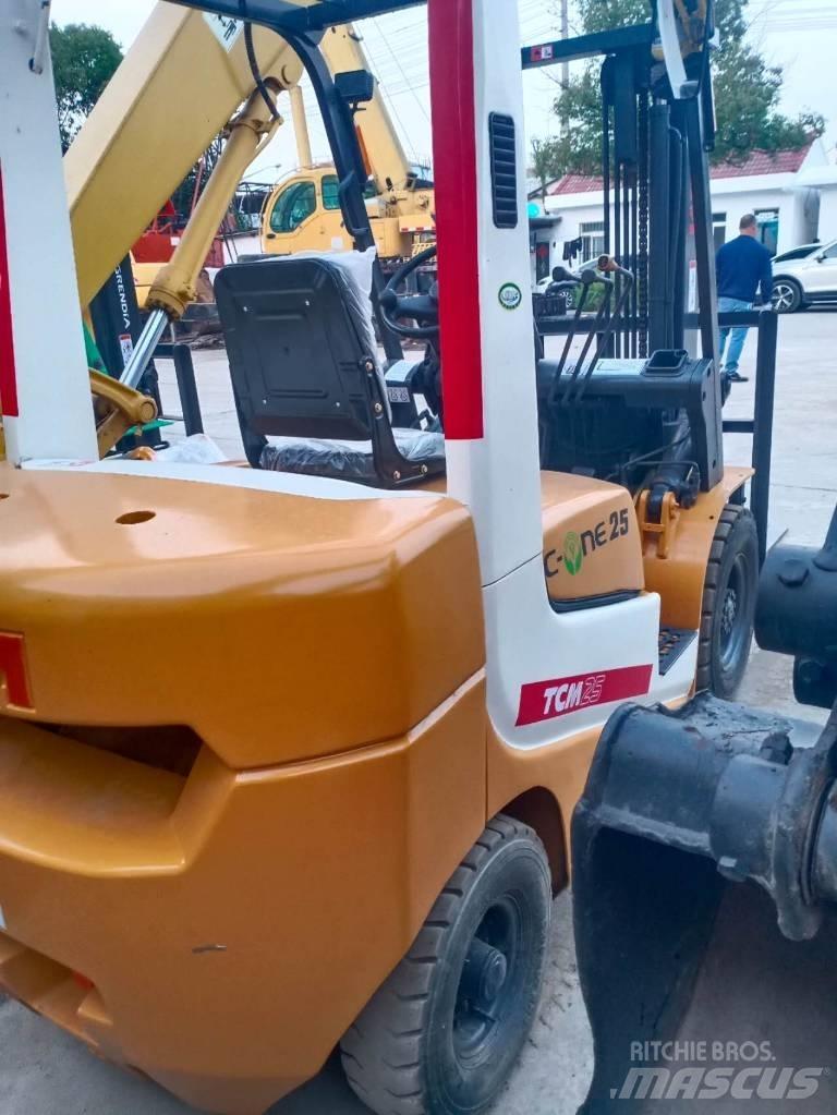 TCM FD 25 Дизельні навантажувачі