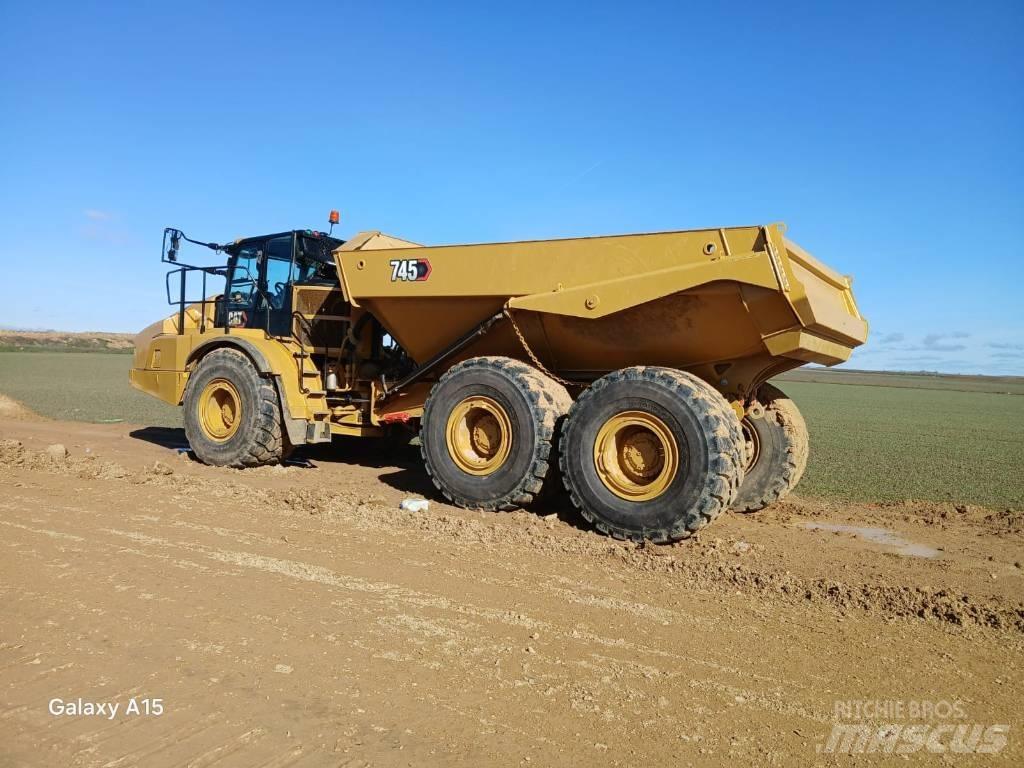 CAT 745 Зчленовані самоскиди