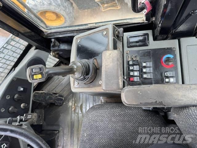 CAT 930 H Фронтальні навантажувачі