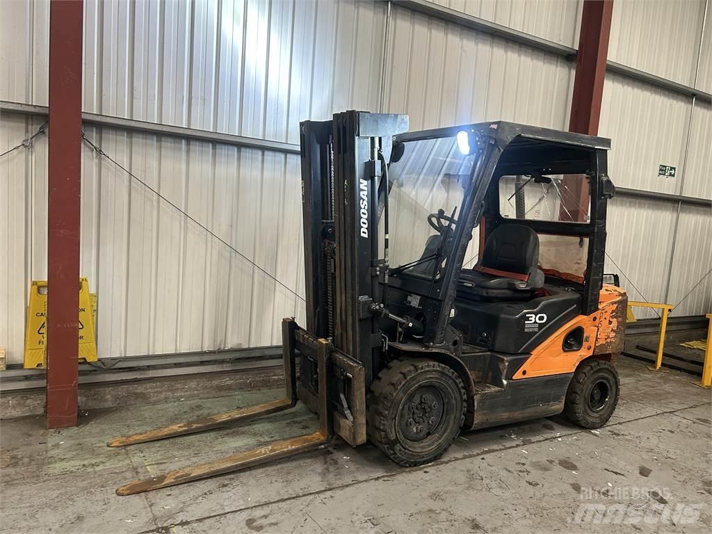 Doosan D30S-5 Дизельні навантажувачі