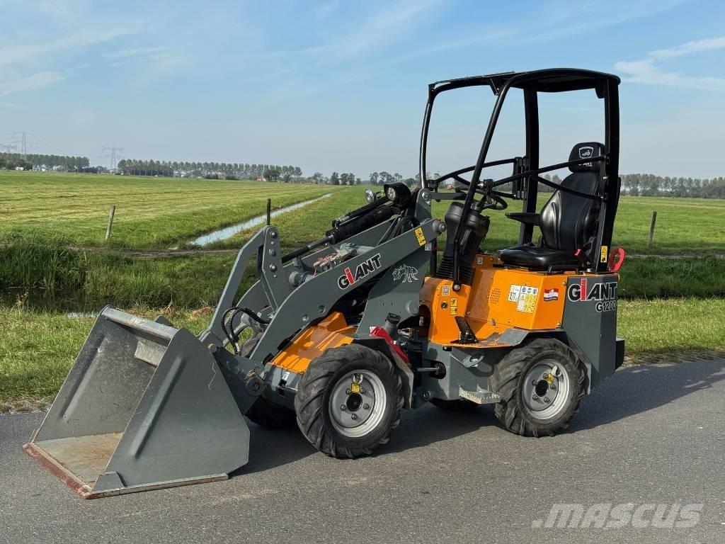 GiANT G 1200 Фронтальні навантажувачі