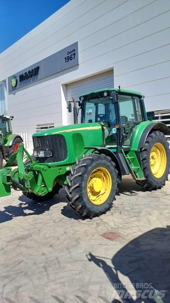 John Deere 6820 Трактори