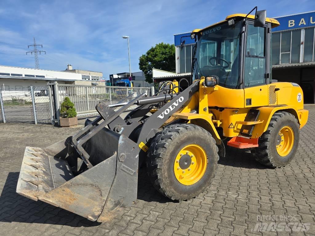 Volvo L 30 G Фронтальні навантажувачі