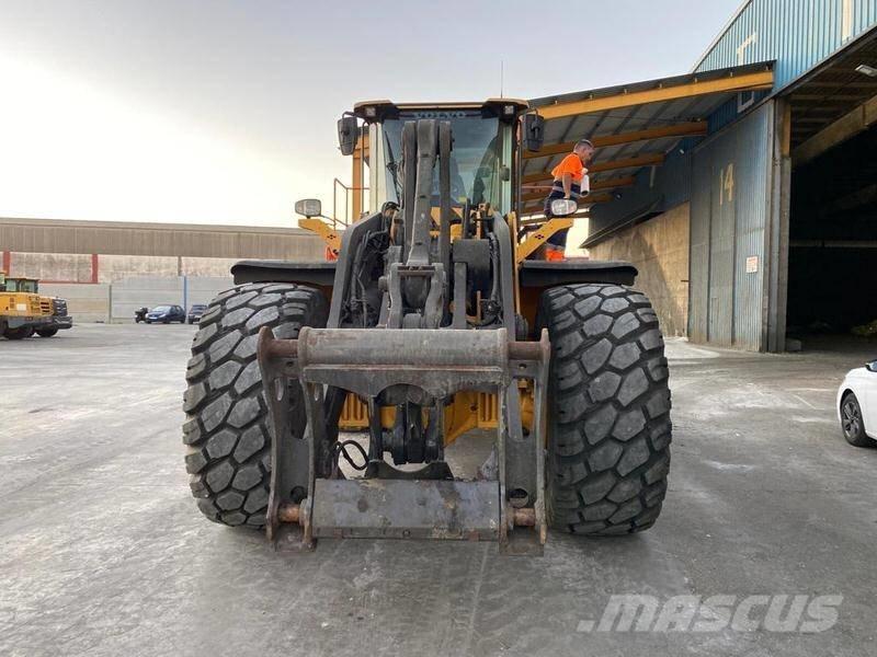 Volvo L 220 H Фронтальні навантажувачі