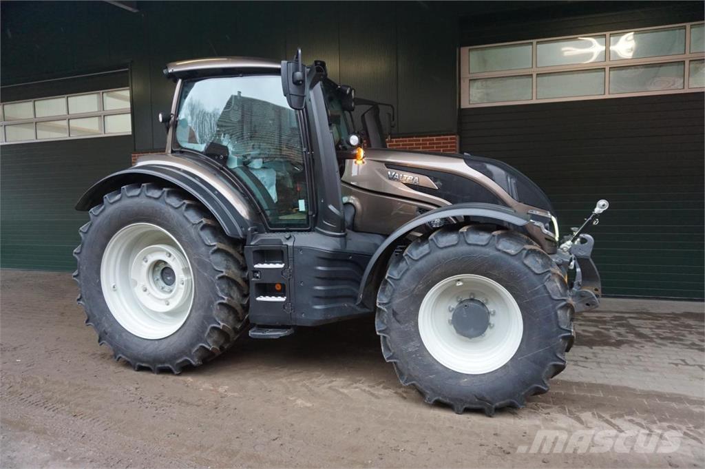 Valtra T175 Active Трактори