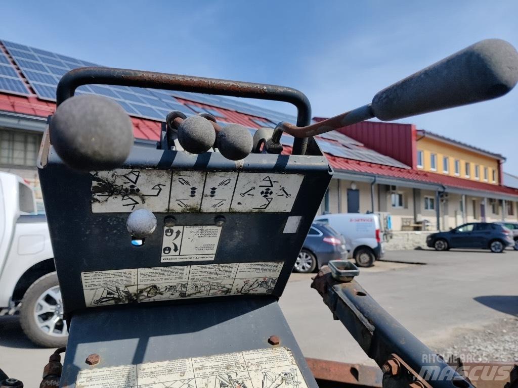 Bobcat S750 Траншейні екскаватори