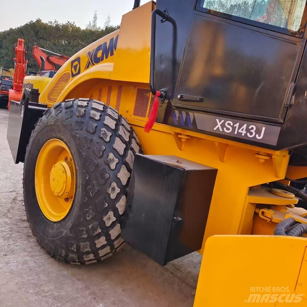 XCMG XS 143J Грунтові котки