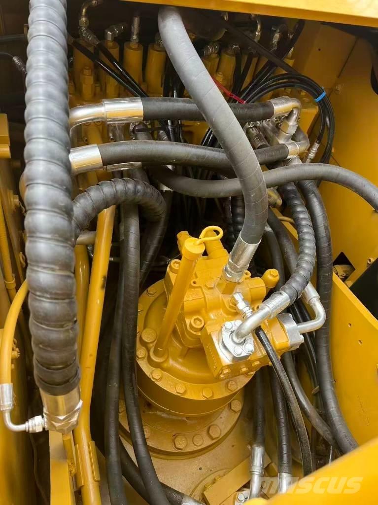 CAT 320 D2L Гусеничні екскаватори