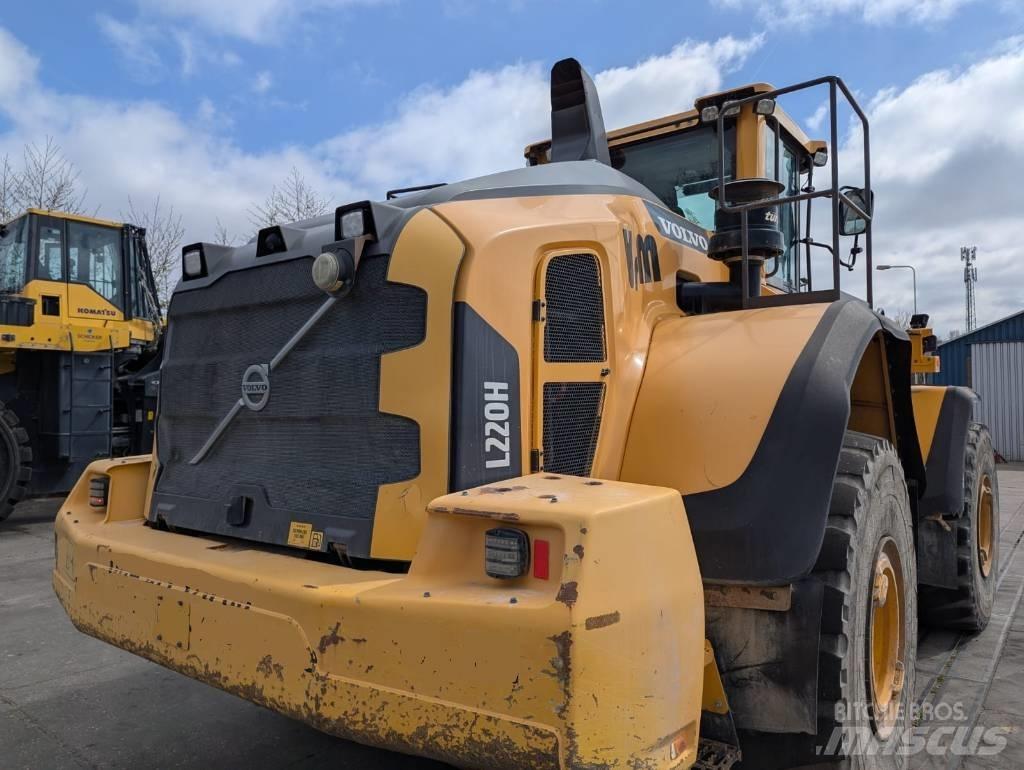 Volvo L 220 H Фронтальні навантажувачі
