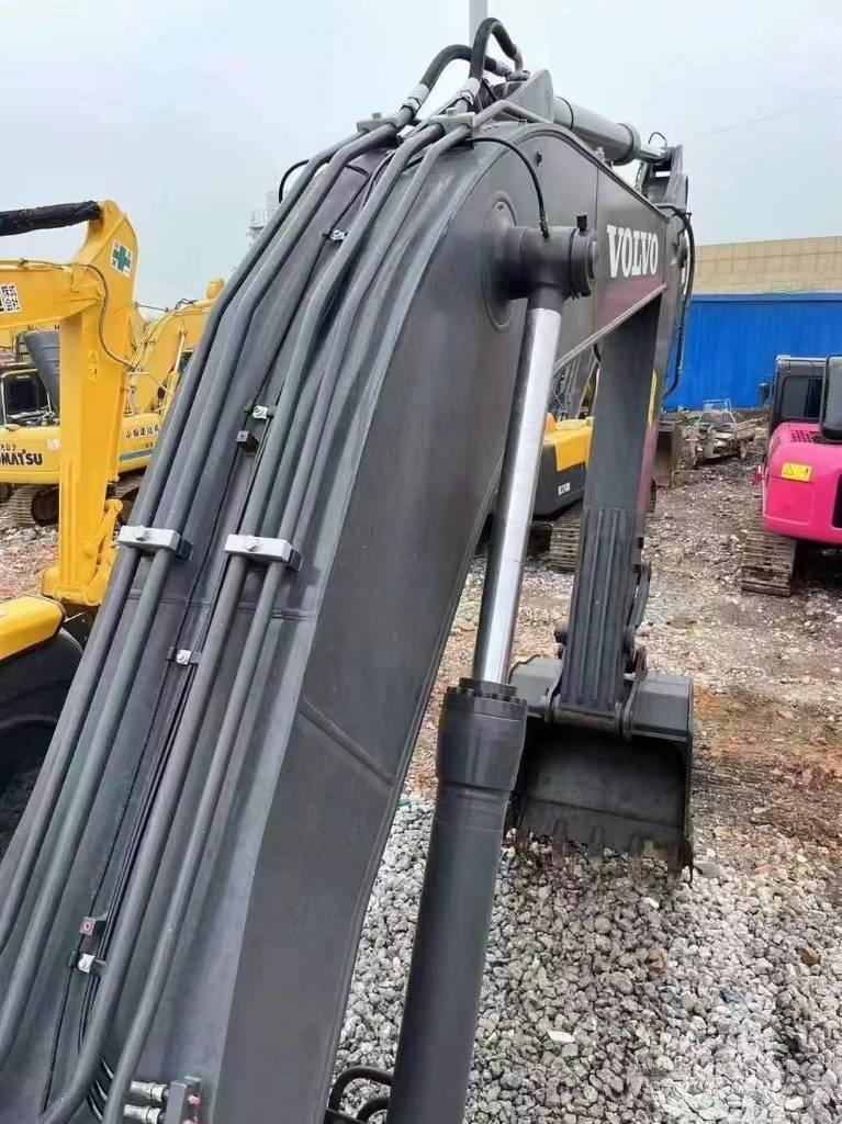 Volvo EC240 Гусеничні екскаватори