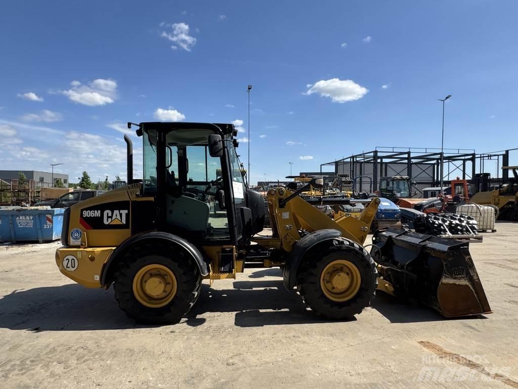CAT 906M Фронтальні навантажувачі