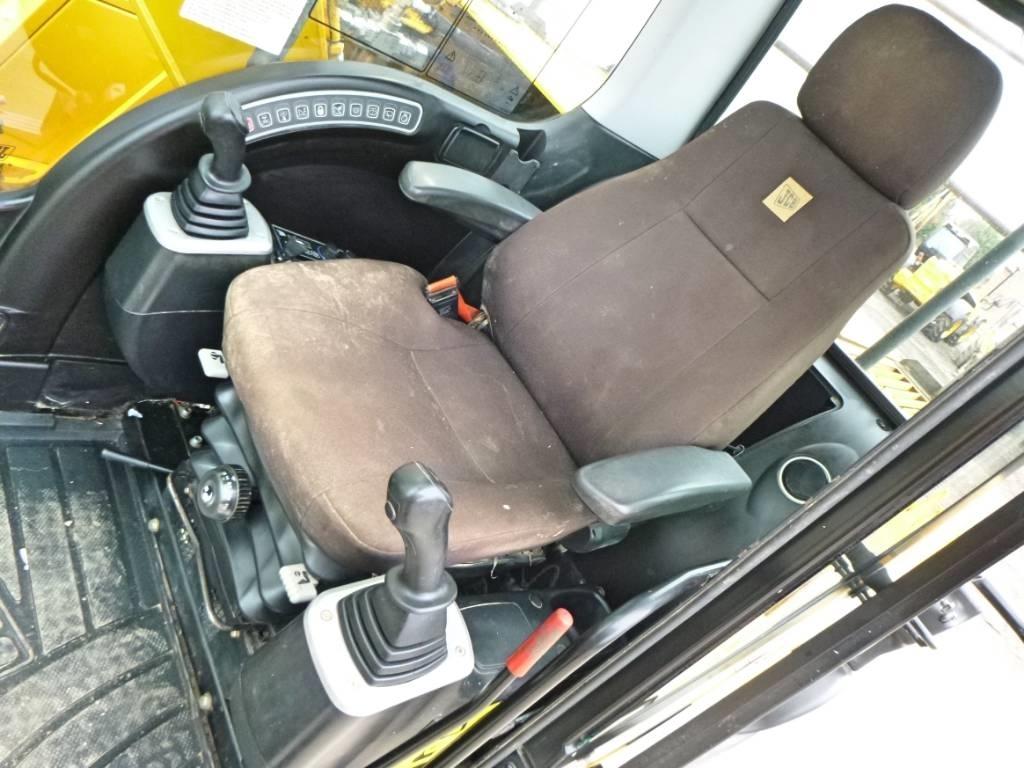 JCB JS 130 LC Гусеничні екскаватори
