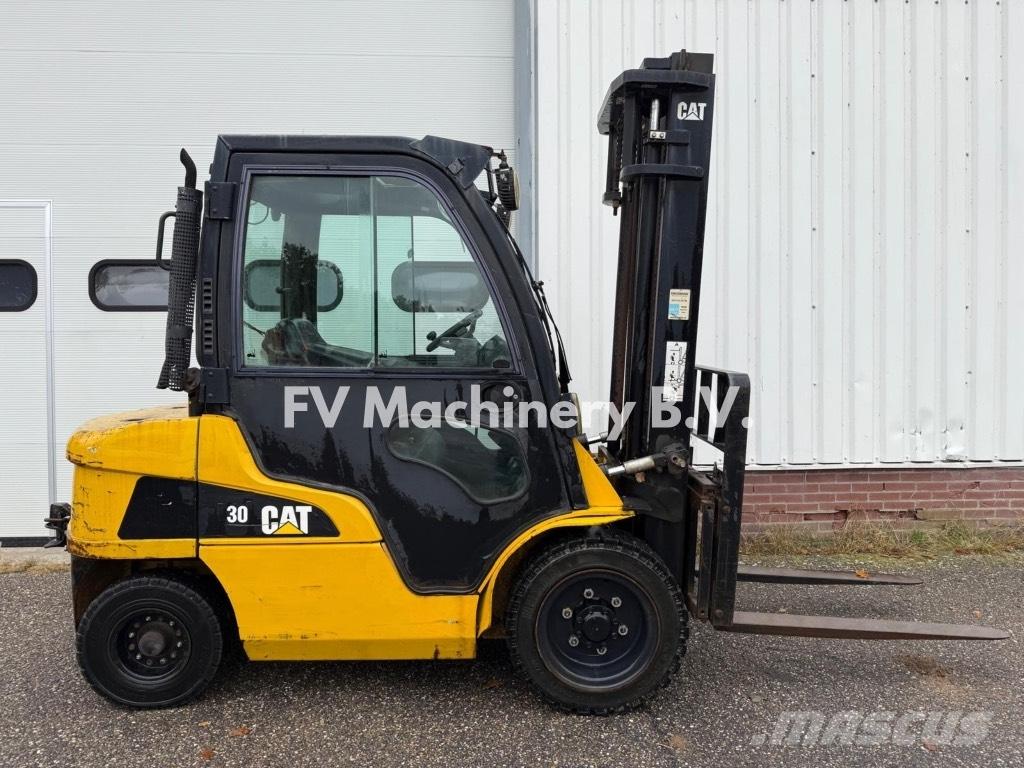 CAT DP 30 N Дизельні навантажувачі