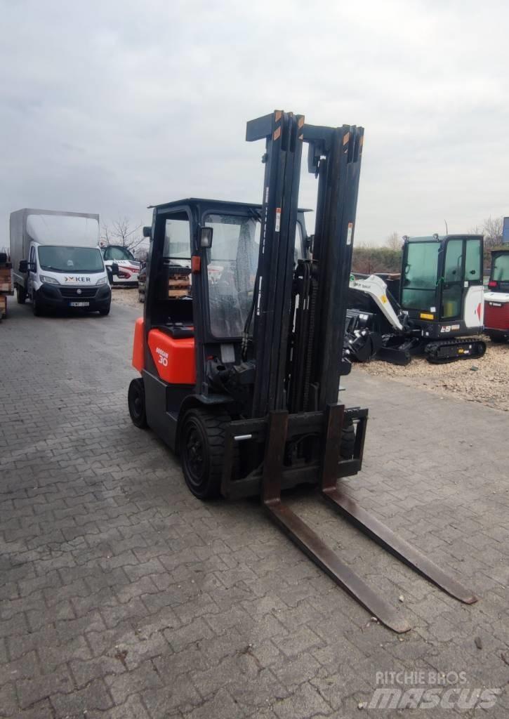 Doosan D 30 G Дизельні навантажувачі