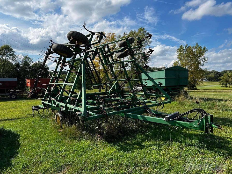 John Deere 960 Культиватори