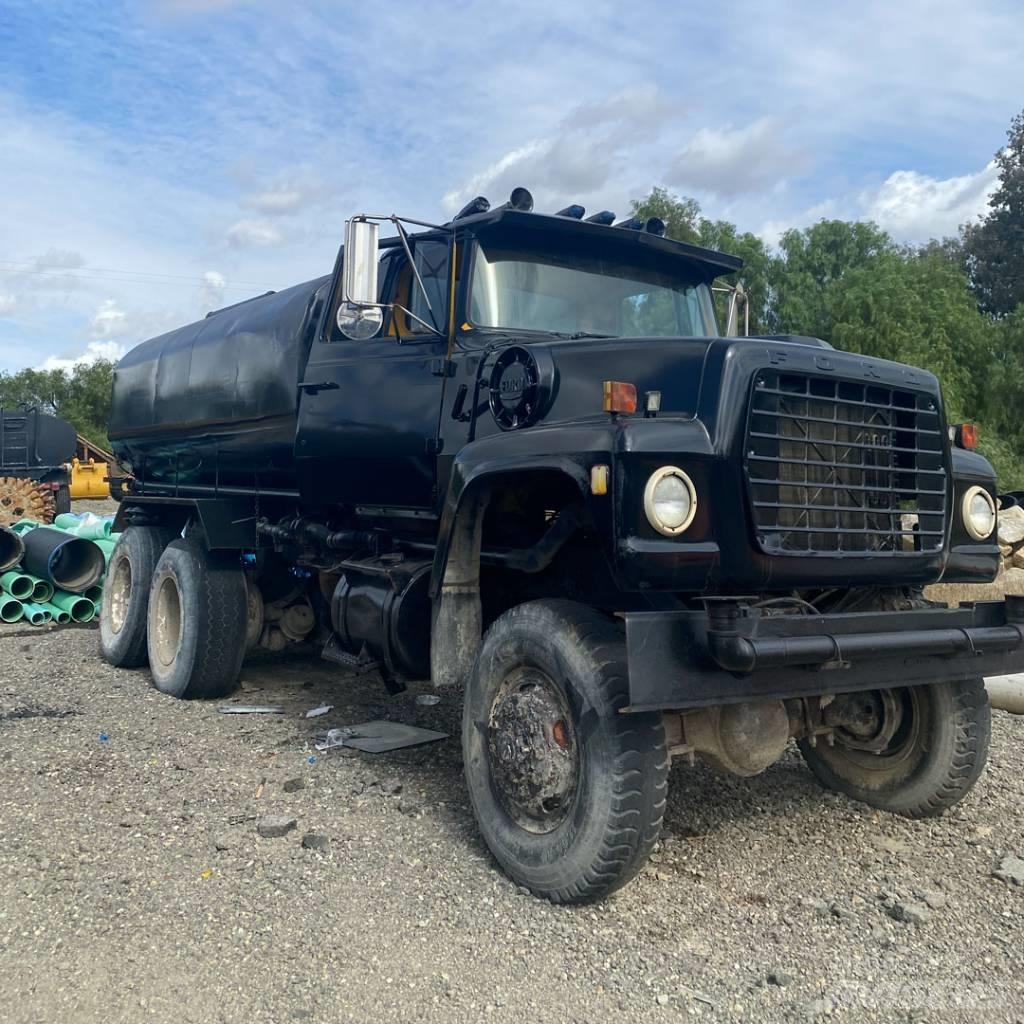 Ford 6 x 6 Поливальні машини