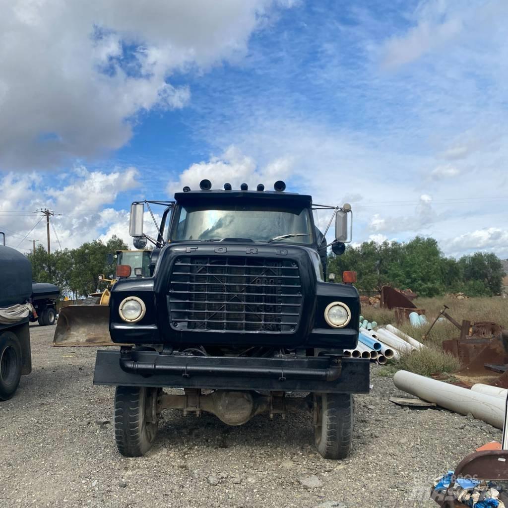 Ford 6 x 6 Поливальні машини