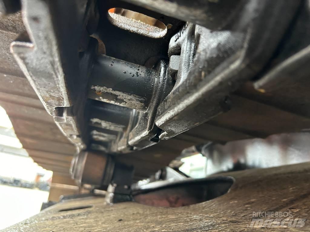 Hitachi ZX 135 US Гусеничні екскаватори