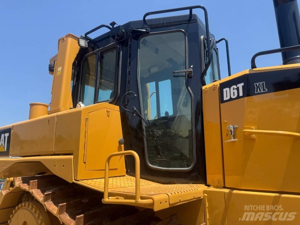 CAT D 6 T XL Гусеничні бульдозери