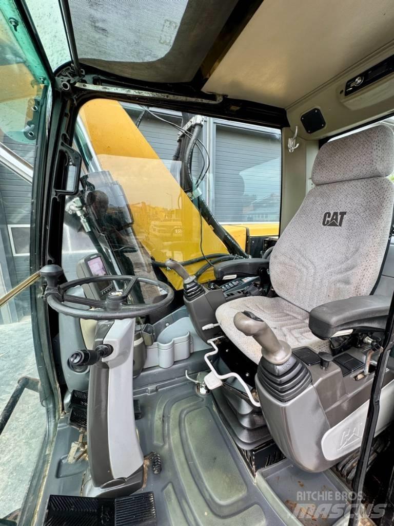 CAT M322D Колісні екскаватори