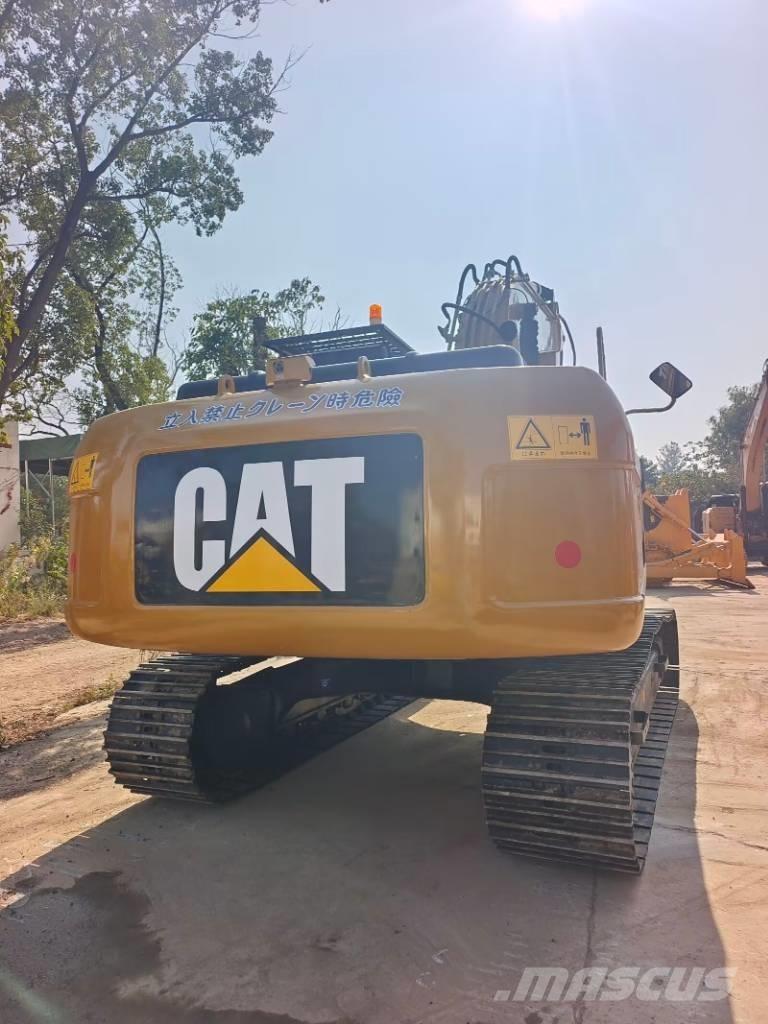 CAT 320 D2L Гусеничні екскаватори