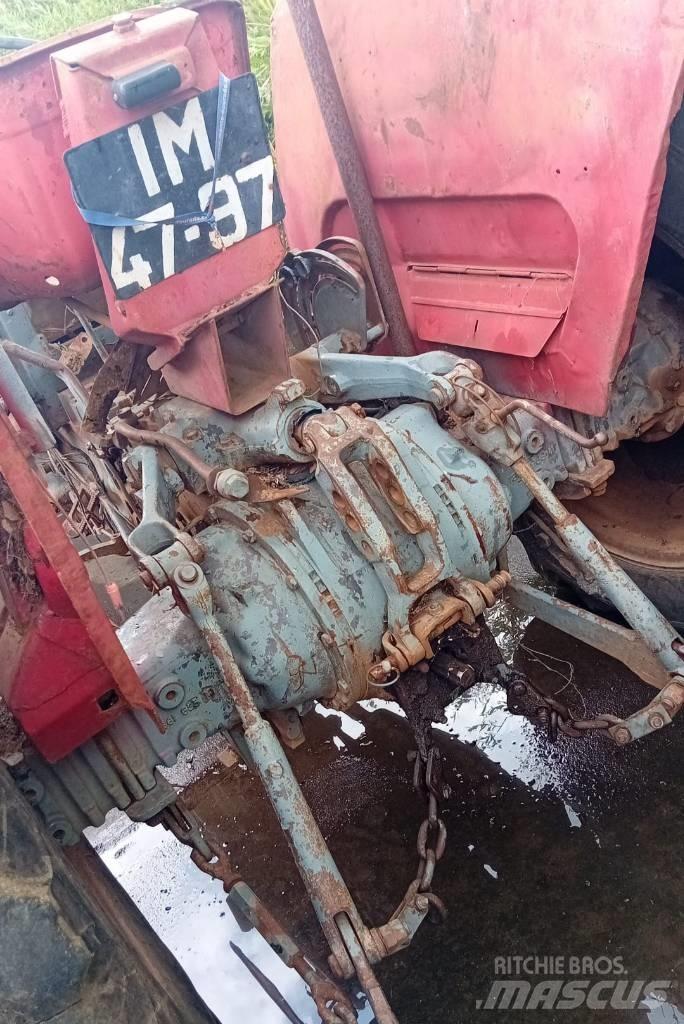 Massey Ferguson 165 Трактори