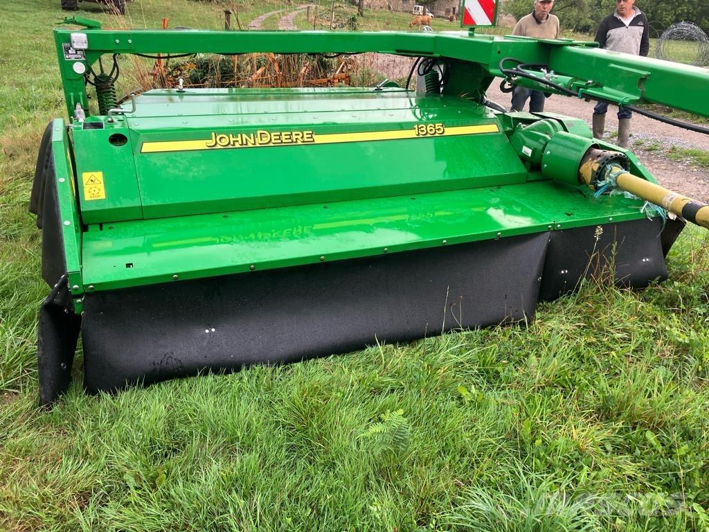 John Deere 1365 Навісні та причіпні косарки
