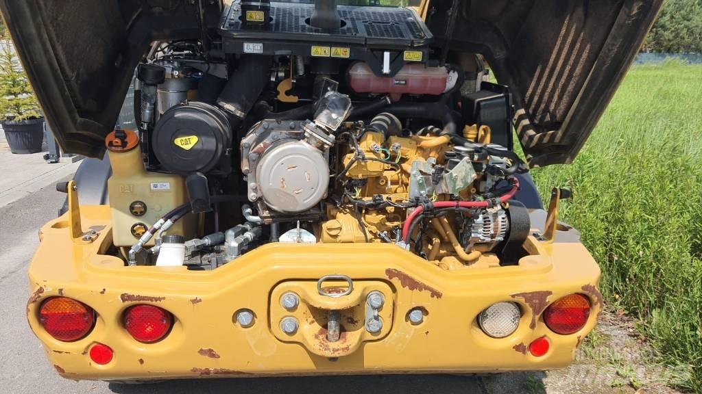 CAT 908M Фронтальні навантажувачі