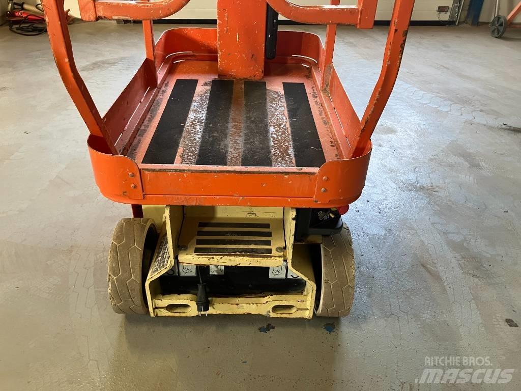 JLG 1230 ES Вертикальні щоглові підйомники
