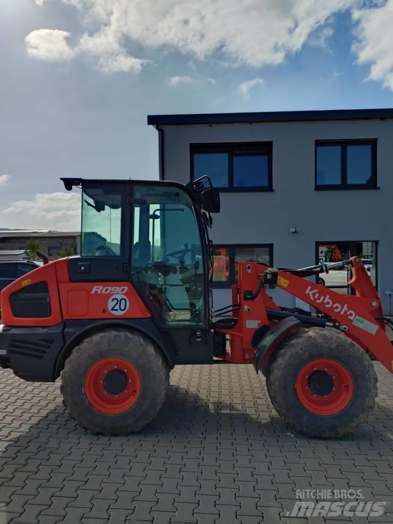 Kubota R 082 Фронтальні навантажувачі